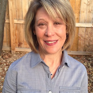 Elizabeth Low's profile photo