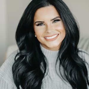 Emily Holton's profile photo