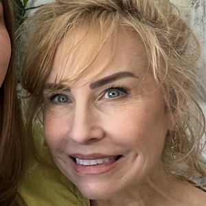 Rowena Austin's profile photo