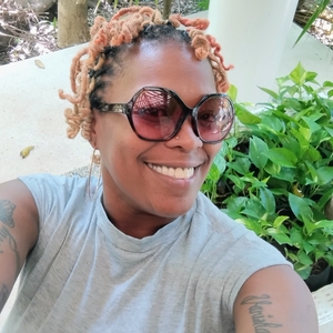 Ms. E Linnen-Glass's profile photo